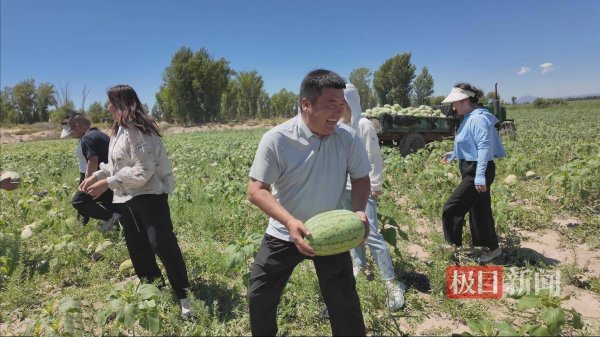 华泰优配 内蒙古“焖面哥”回应又收购7.4万斤滞销的西瓜：已全部卖完，收益将捐出用于专项助农